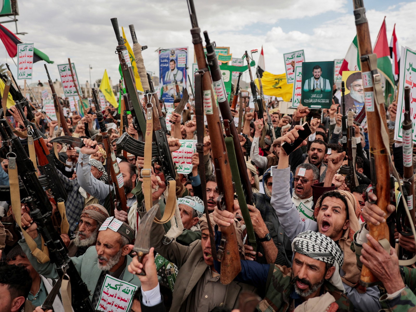 Yemenis Flee Across the "Gate of Tears" as Saudi-Houthi Fighting Escalates